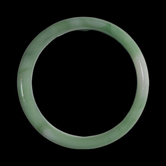Green Jade Bangle - Picture 4 of 11
